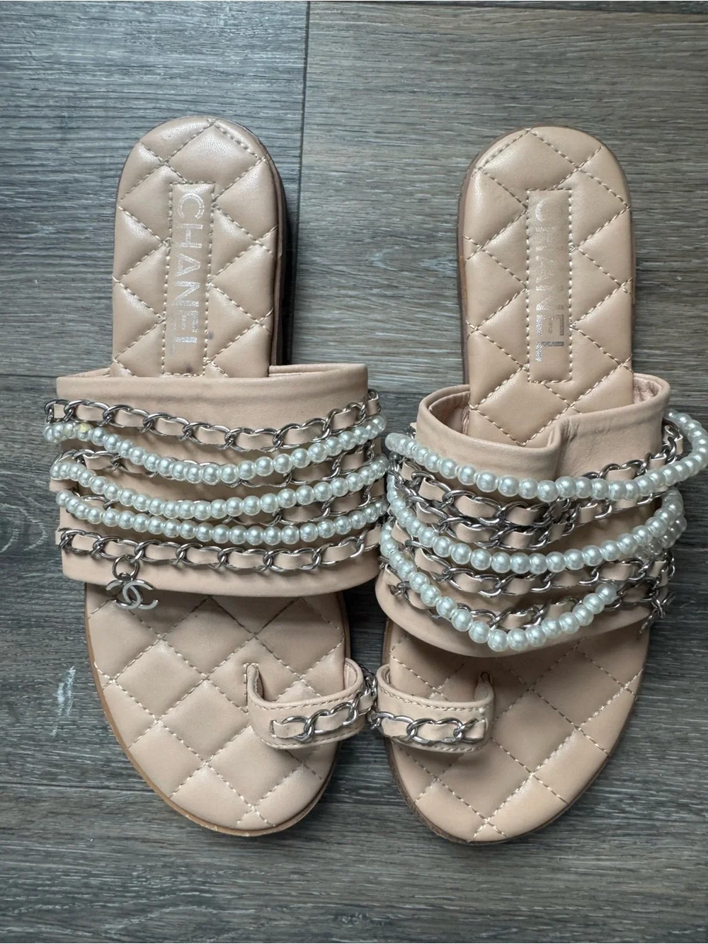 Chanel interlocking CC Logo Quilted Pearl & Chain Slide Sandals Sz 37